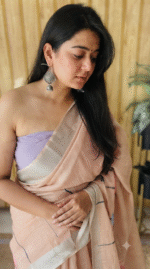 Women Peach Floral Lotus Print Saree with Tassel Detailing - Image 2