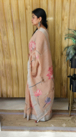 Women Peach Floral Lotus Print Saree with Tassel Detailing - Image 5