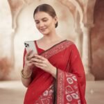 Women's Red Silk Bandhani Print Saree with White Ethnic Motifs, Mirror Work Pallu & Tassel Detailing – Festive, Traditional Saree - Image 4